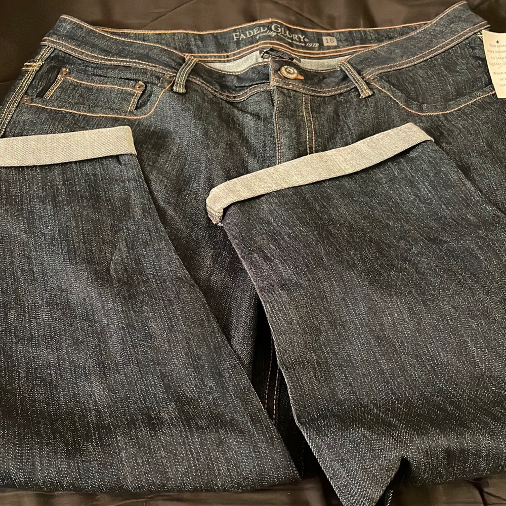 🔥Sale🔥Women’s  stretch jeans with cuffs at bottom /can be worn without cuffs.NWT